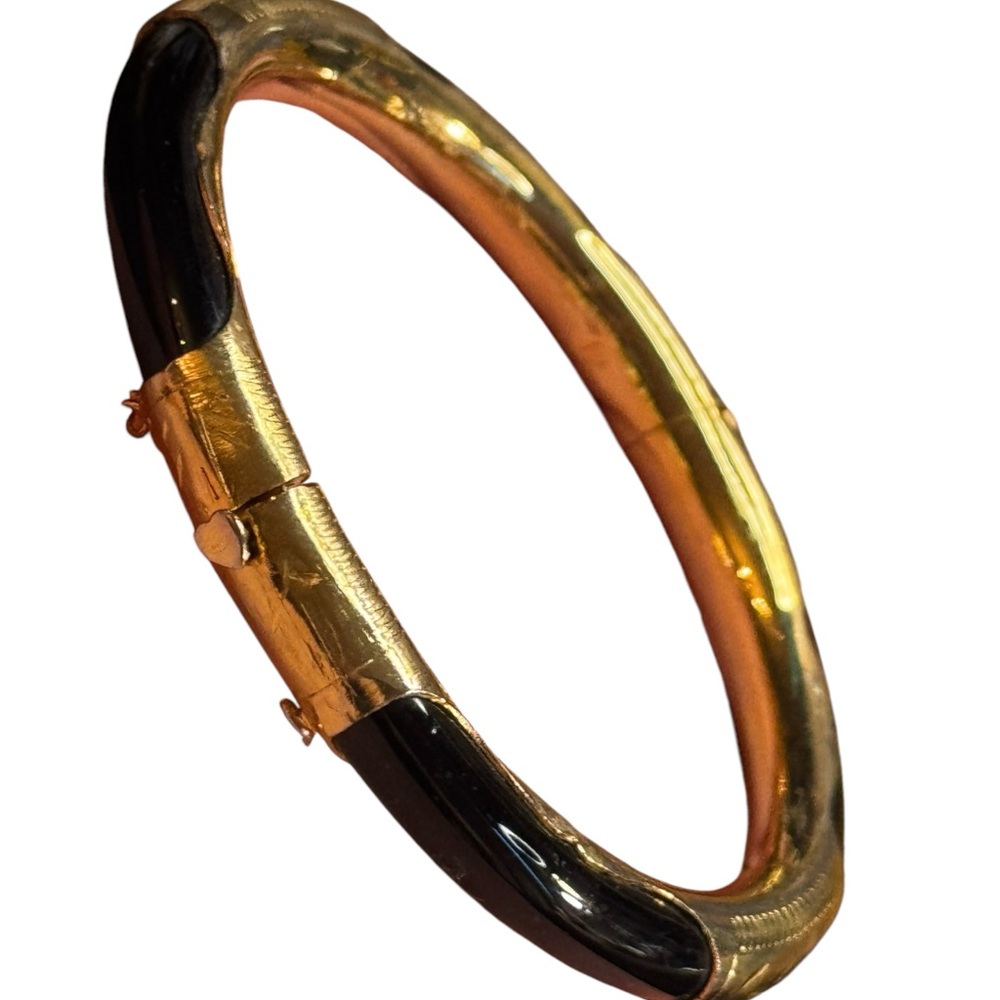 Elegant Black onyx gold plt latched Bangle Bracelet